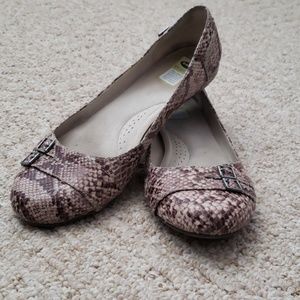 Dr. Scholl's snakeskin print flats size 9